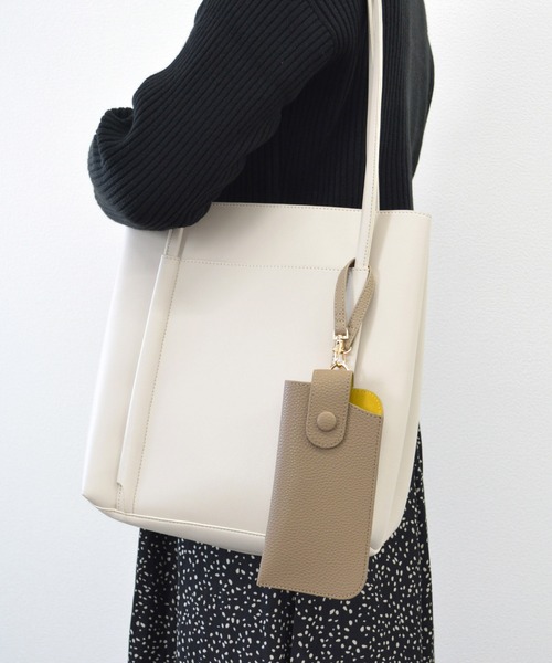 ALTROSE（アルトローズ）の「めがねケース メガネケース 眼鏡 サングラス ポーチ ストラップ付（メガネ・レディース・ブラウン/ブラック/グレー/ブルー・FREE）」の6枚目の写真