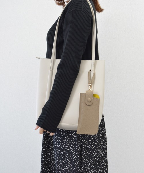 ALTROSE（アルトローズ）の「めがねケース メガネケース 眼鏡 サングラス ポーチ ストラップ付（メガネ・レディース・ブラウン/ブラック/グレー/ブルー・FREE）」の7枚目の写真