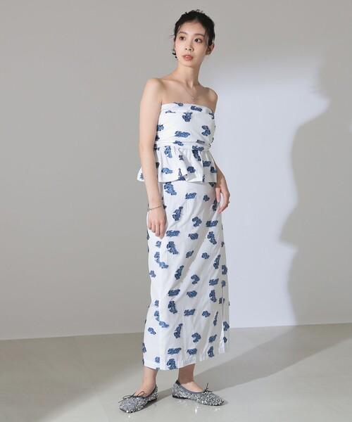 BAUM UND PFERDGARTEN(バウムウンドヘルガーデン)の「BAUM UND PFERDGARTEN / MARIE フラワー ジャカード トップス(チューブトップ・レディース・ホワイト/ブラック・34/36)」の3枚目の写真