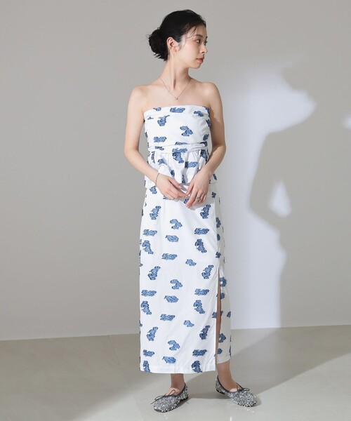 BAUM UND PFERDGARTEN(バウムウンドヘルガーデン)の「BAUM UND PFERDGARTEN / MARIE フラワー ジャカード トップス(チューブトップ・レディース・ホワイト/ブラック・34/36)」の4枚目の写真
