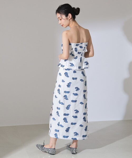 BAUM UND PFERDGARTEN(バウムウンドヘルガーデン)の「BAUM UND PFERDGARTEN / MARIE フラワー ジャカード トップス(チューブトップ・レディース・ホワイト/ブラック・34/36)」の5枚目の写真