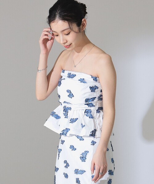 BAUM UND PFERDGARTEN(バウムウンドヘルガーデン)の「BAUM UND PFERDGARTEN / MARIE フラワー ジャカード トップス(チューブトップ・レディース・ホワイト/ブラック・34/36)」の7枚目の写真