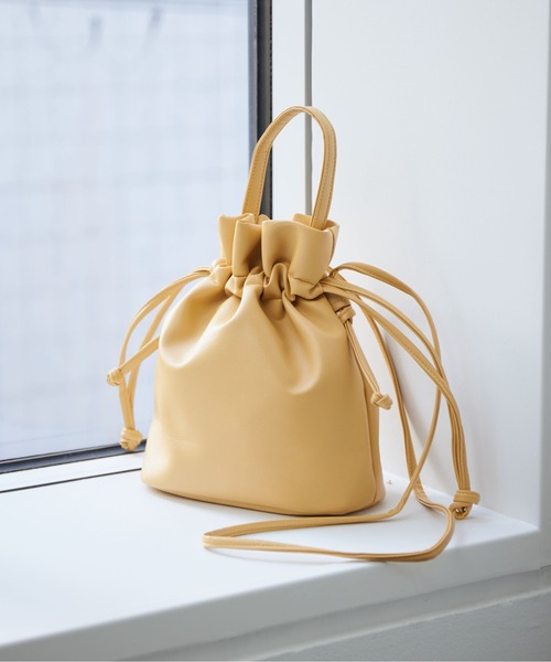 Chez toi（シェトワ）の「巾着2WAYショルダーバッグ（ショルダーバッグ・レディース・イエロー/モカ/シルバー/ブラック/オフホワイト/アイボリー・FREE）」の5枚目の写真