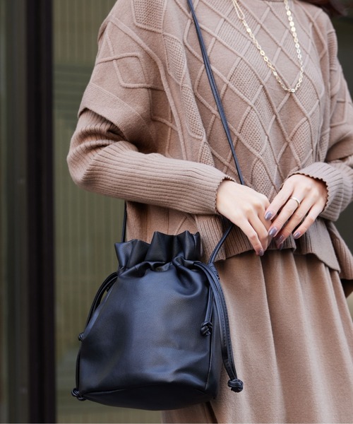 Chez toi（シェトワ）の「巾着2WAYショルダーバッグ（ショルダーバッグ・レディース・イエロー/モカ/シルバー/ブラック/オフホワイト/アイボリー・FREE）」の10枚目の写真