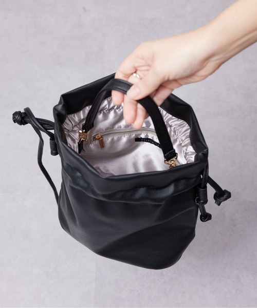 Chez toi（シェトワ）の「巾着2WAYショルダーバッグ（ショルダーバッグ・レディース・イエロー/モカ/シルバー/ブラック/オフホワイト/アイボリー・FREE）」の14枚目の写真