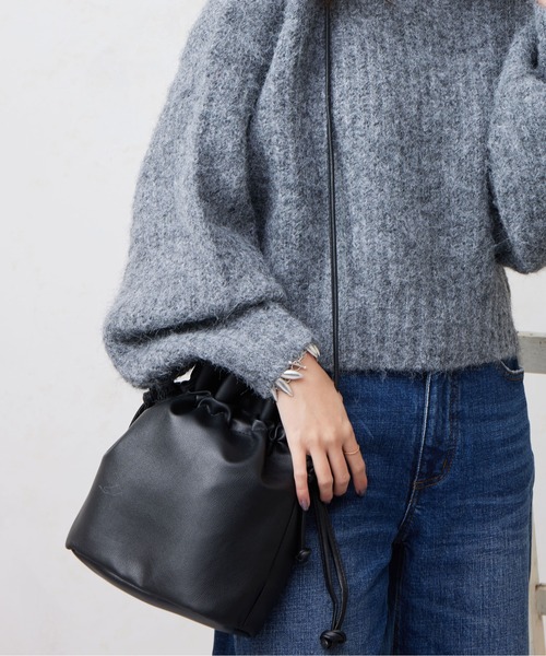 Chez toi（シェトワ）の「巾着2WAYショルダーバッグ（ショルダーバッグ・レディース・イエロー/モカ/シルバー/ブラック/オフホワイト/アイボリー・FREE）」の11枚目の写真