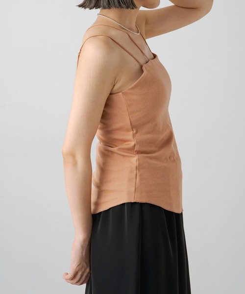 earthy（アーシー）の「【earthy_】カップ付3ストラップキャミソール（キャミソール・レディース・オフホワイト/ブラック/キャメル・MEDIUM/SMALL）」の17枚目の写真