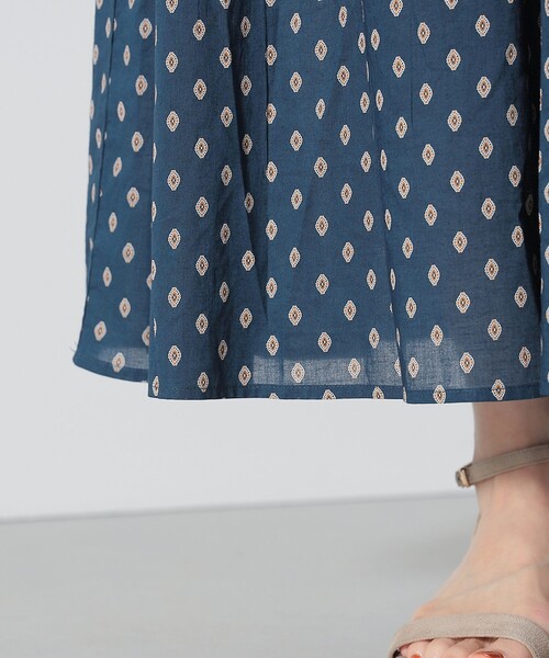 BEAMS HEART(ビームスハート)の「BEAMS HEART / ギャザー ティアード ワンピース(ワンピース・レディース・パープル/ネイビー/ホワイト系その他5・FREE)」の18枚目の写真