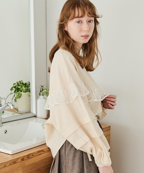 Crisp(クリスプ)の「サークルフリルレースブラウス(シャツ/ブラウス・レディース・ブルー/アイボリー・FREE)」の8枚目の写真