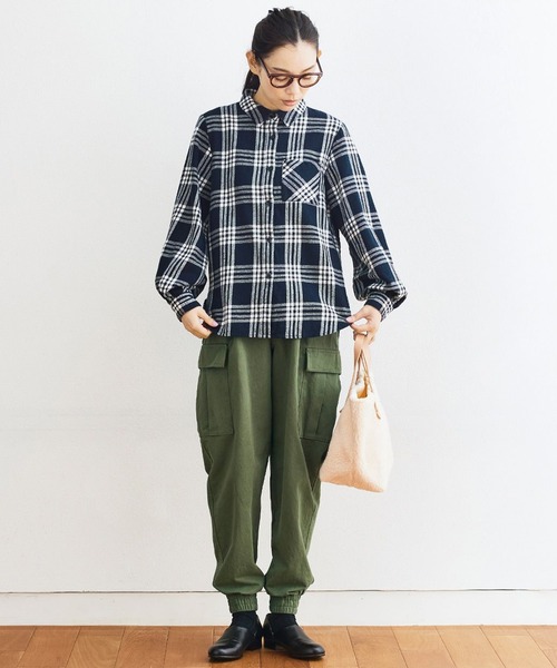 and myera（アンド マイラ）の「ａｎｄ　ｍｙｅｒａ　ぬくもりのチェックシャツ（シャツ/ブラウス・レディース・ホワイト×ネイビー・MEDIUM/LARGE/X-LARGE/SMALL）」の15枚目の写真