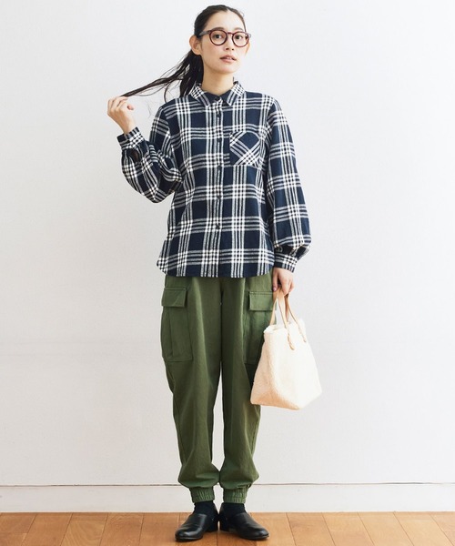 and myera（アンド マイラ）の「ａｎｄ　ｍｙｅｒａ　ぬくもりのチェックシャツ（シャツ/ブラウス・レディース・ホワイト×ネイビー・MEDIUM/LARGE/X-LARGE/SMALL）」の16枚目の写真