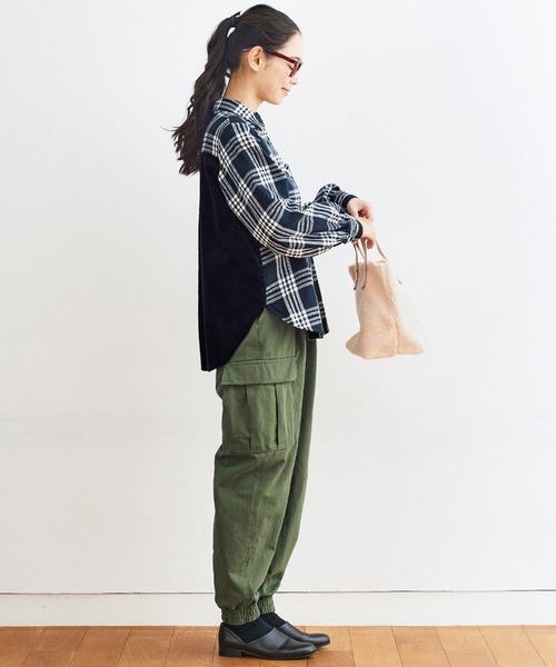 and myera（アンド マイラ）の「ａｎｄ　ｍｙｅｒａ　ぬくもりのチェックシャツ（シャツ/ブラウス・レディース・ホワイト×ネイビー・MEDIUM/LARGE/X-LARGE/SMALL）」の2枚目の写真