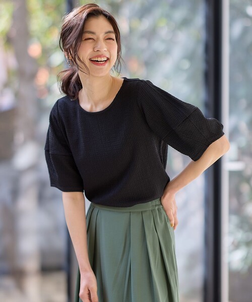 ANY(エニィ)の「シャーリングランタンスリーブトップス(Tシャツ/カットソー・レディース・アイボリー系/パイングリーン系/ブラック系・4)」の5枚目の写真