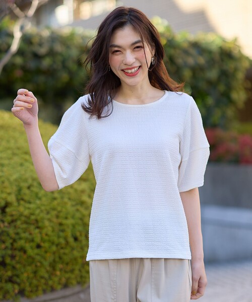 ANY(エニィ)の「シャーリングランタンスリーブトップス(Tシャツ/カットソー・レディース・アイボリー系/パイングリーン系/ブラック系・4)」の11枚目の写真