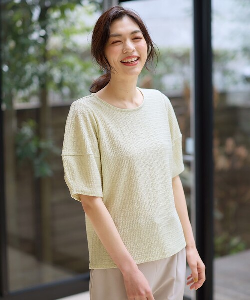 ANY(エニィ)の「シャーリングランタンスリーブトップス(Tシャツ/カットソー・レディース・アイボリー系/パイングリーン系/ブラック系・4)」の17枚目の写真