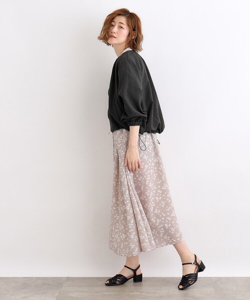 grove(グローブ)の「◆丸みのあるフォルムが女性らしい大人のノーカラーギャザーブルゾン(ブルゾン・レディース・カーキ/ナチュラル/チャコールグレー・02/03/01/04/05)」の6枚目の写真