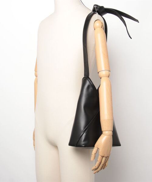 MM6 Maison Margiela（ｴﾑｴﾑｼｯｸｽ ﾒｿﾞﾝ ﾏﾙｼﾞｪﾗ）の「JAPANESE BALLET HANDBAG（ハンドバッグ・レディース・ブラック・ONE SIZE）」の5枚目の写真