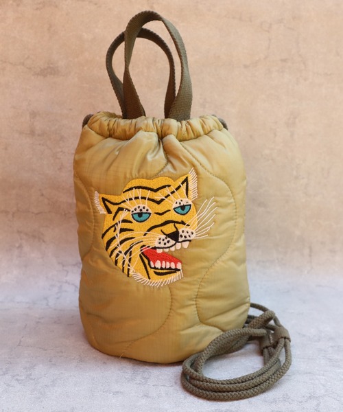 HOUSTON(ヒューストン)の「HOUSTON 刺繍エフェクトバッグ(TIGER)(ショルダーバッグ・メンズ・ブラック/オリーブドラブ/ウッド・FREE)」の3枚目の写真