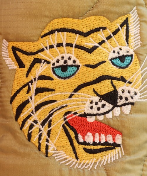 HOUSTON(ヒューストン)の「HOUSTON 刺繍エフェクトバッグ(TIGER)(ショルダーバッグ・メンズ・ブラック/オリーブドラブ/ウッド・FREE)」の17枚目の写真