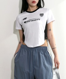 FOLLOWIN（フォロウィン）の「[デイリーヒップ!] レタリングスポーティ配色クロップドTシャツ（Tシャツ/カットソー）」