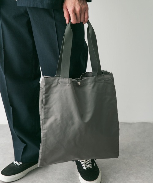 URBAN RESEARCH DOORS(アーバンリサーチドアーズ)の「2WAYポケットナイロントートバッグ(トートバッグ・メンズ・ブラック/グレー・-)」の3枚目の写真