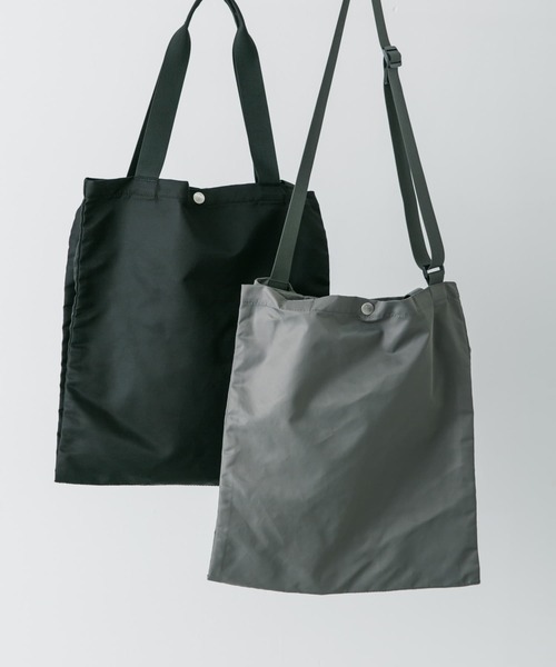 URBAN RESEARCH DOORS(アーバンリサーチドアーズ)の「2WAYポケットナイロントートバッグ(トートバッグ・メンズ・ブラック/グレー・-)」の6枚目の写真
