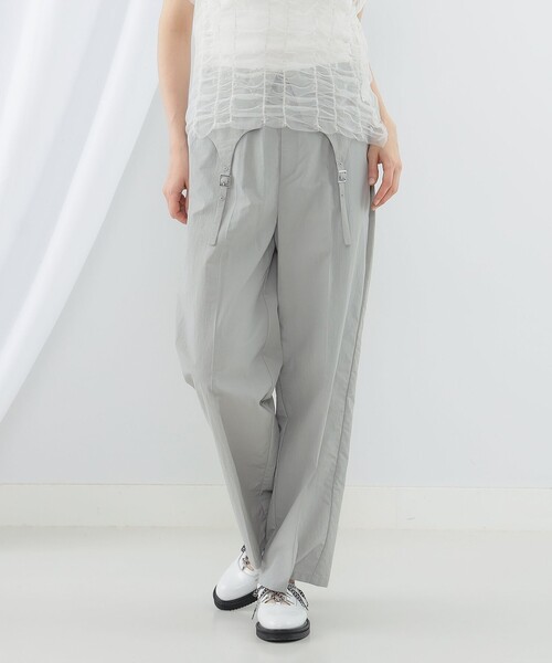 Ray BEAMS(レイビームス)の「Ray BEAMS / ガーターベルト ワイド パンツ(その他パンツ・レディース・ブラック/ライトグレー・1/0)」の4枚目の写真