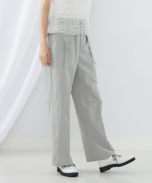 Ray BEAMS(レイビームス)の「Ray BEAMS / ガーターベルト ワイド パンツ(その他パンツ・レディース・ブラック/ライトグレー・1/0)」の5枚目の写真