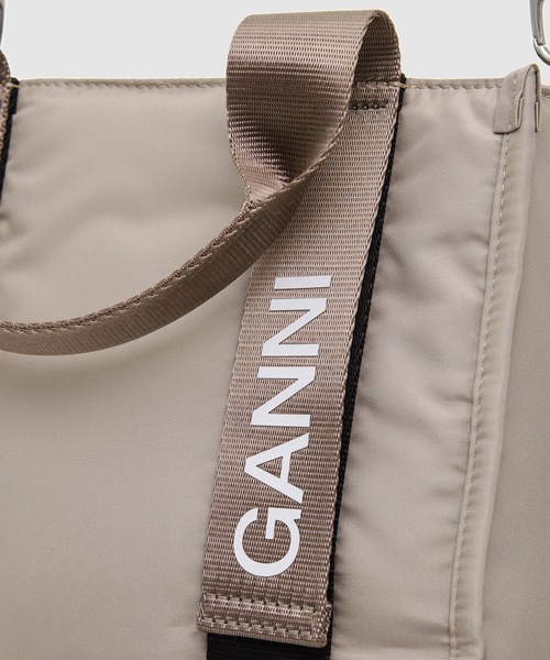 GANNI(ガニー)の「Recycled Tech Small Tote(ハンドバッグ・レディース・グレー・OS)」の4枚目の写真