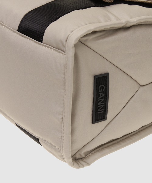 GANNI(ガニー)の「Recycled Tech Small Tote(ハンドバッグ・レディース・グレー・OS)」の5枚目の写真