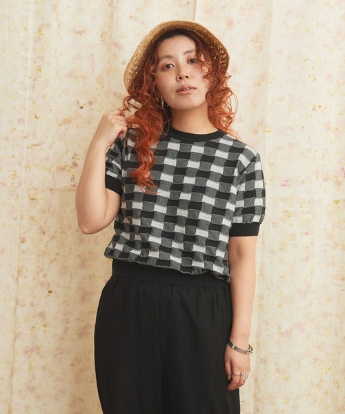 AMBIDEX(アンビデックス)の「ギンガムジャカード クルーネックプルオーバー(Tシャツ/カットソー・レディース・レッド/ブラック・FREE)」の1枚目の写真