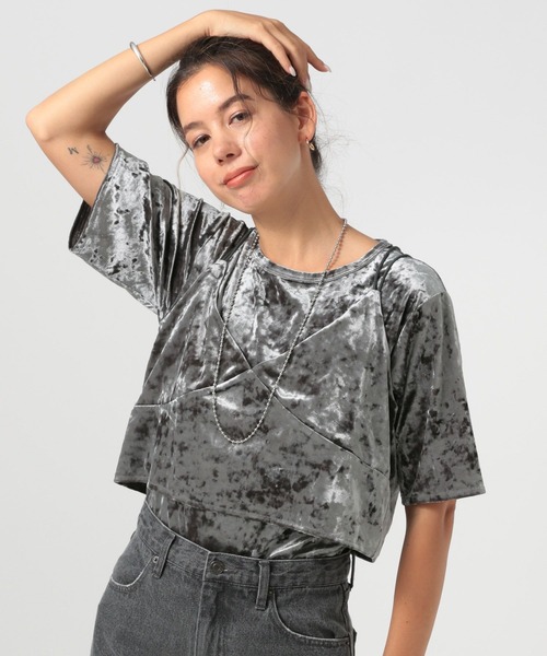 BAYFLOW（ベイフロー）の「[着心地の良いストレッチ素材]クラッシュベロア2Pセット（Tシャツ/カットソー・レディース・ベージュ/グレー・FREE）」の2枚目の写真