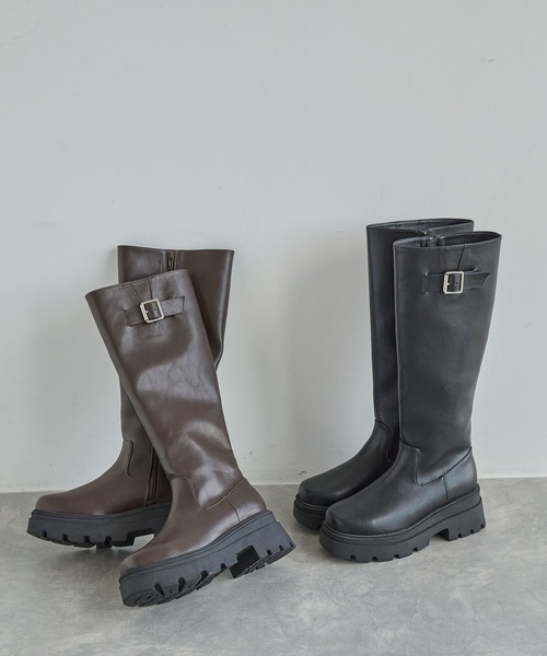 Juze(ジュゼ)の「サイドバックルタンクソールロングブーツ(ブーツ・レディース・ブラック/ダークブラウン・S/M/L)」の3枚目の写真