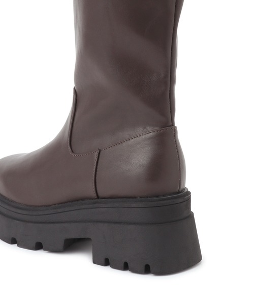 Juze(ジュゼ)の「サイドバックルタンクソールロングブーツ(ブーツ・レディース・ブラック/ダークブラウン・S/M/L)」の11枚目の写真