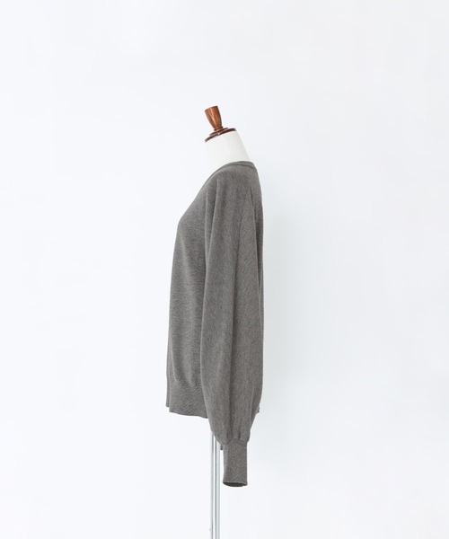 n'OrLABEL（ノアールレーベル）の「【機能素材】『ハイゲージVネックドルマンニット』（ニット/セーター・レディース・ブラウン/ブルー/ブラック/杢グレー・2/1）」の8枚目の写真