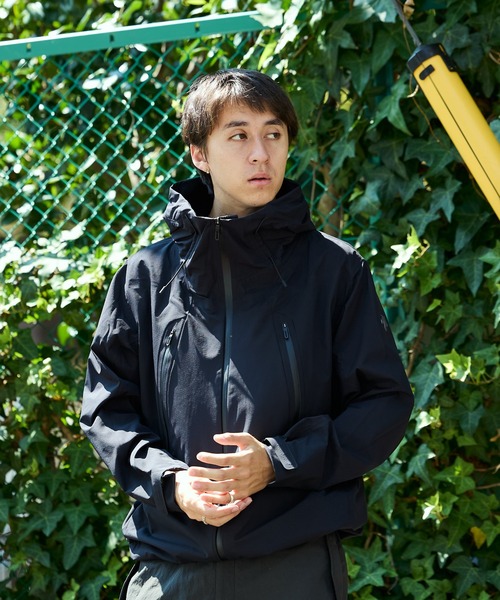 DESCENTE ALLTERRAIN（デサント　オルテライン）の「DESCENTE ALLTERRAIN/デサント オルテライン HARD SHELL JKT CREAS ハードシェルジャケット（ナイロンジャケット・メンズ・グレー/ブラック・O/L/M）」の12枚目の写真