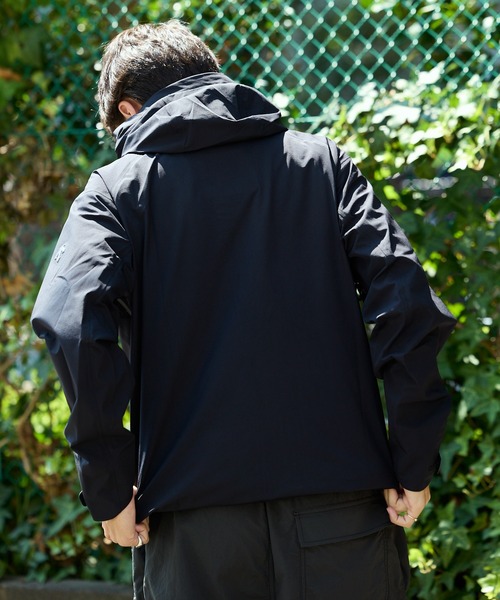 DESCENTE ALLTERRAIN（デサント　オルテライン）の「DESCENTE ALLTERRAIN/デサント オルテライン HARD SHELL JKT CREAS ハードシェルジャケット（ナイロンジャケット・メンズ・グレー/ブラック・O/L/M）」の11枚目の写真
