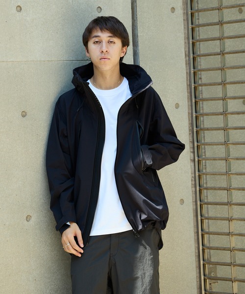 DESCENTE ALLTERRAIN（デサント　オルテライン）の「DESCENTE ALLTERRAIN/デサント オルテライン HARD SHELL JKT CREAS ハードシェルジャケット（ナイロンジャケット・メンズ・グレー/ブラック・O/L/M）」の5枚目の写真