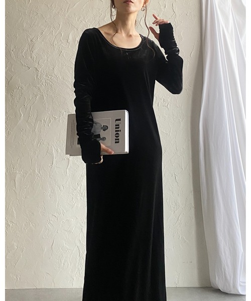 セール】長袖フィンガーホールロング丈バックオープンベロアワンピース