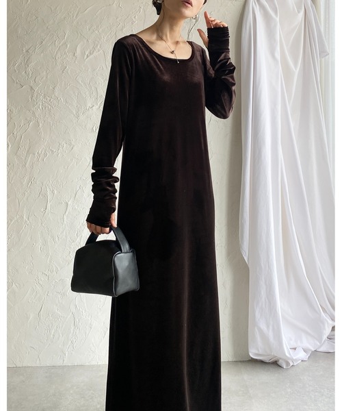 セール】長袖フィンガーホールロング丈バックオープンベロアワンピース