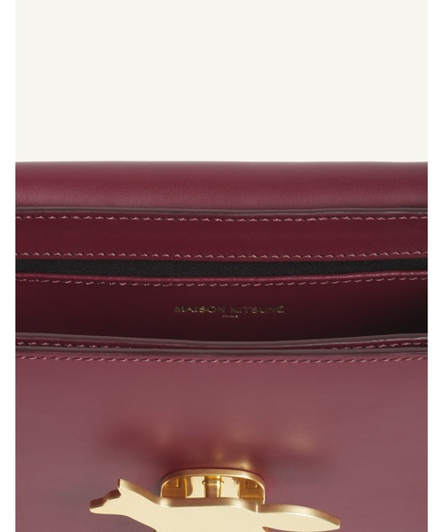 Maison Kitsune(メゾンキツネ)の「EDIE BAG(ショルダーバッグ・レディース・バーガンディー/ブラック/ブラウン/ブルー系その他/ネイビー/ダークグリーン・U)」の22枚目の写真