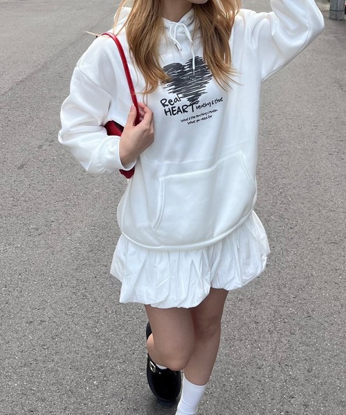 merrylatte(メリーラテ)の「落書きハートデザインパーカー(パーカー・レディース・ホワイト・MEDIUM)」の2枚目の写真
