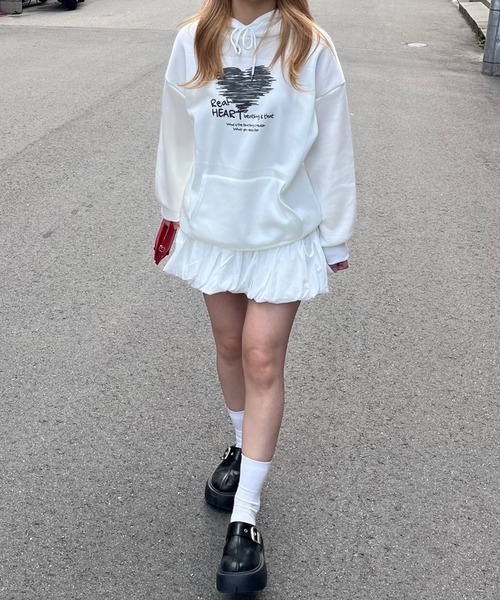 merrylatte(メリーラテ)の「落書きハートデザインパーカー(パーカー・レディース・ホワイト・MEDIUM)」の4枚目の写真