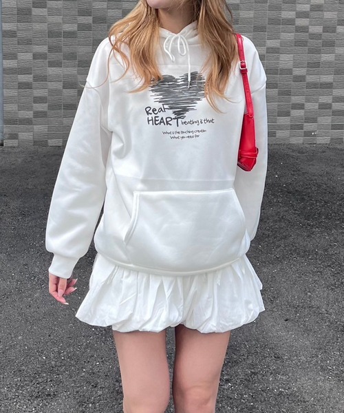 merrylatte(メリーラテ)の「落書きハートデザインパーカー(パーカー・レディース・ホワイト・MEDIUM)」の7枚目の写真