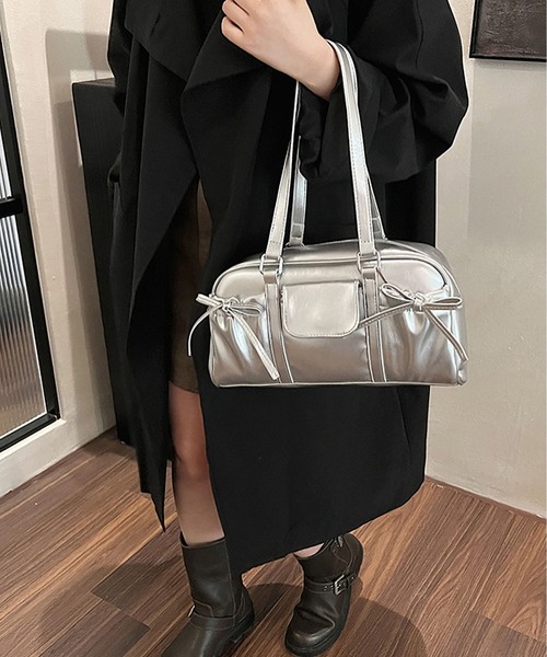 LA VORAGINE(ラ ヴォラジネ)の「外ポケットボストンバッグ(ボストンバッグ・レディース・ブラウン/シルバー/レッド/ブラック/アイボリー/モカ・FREE)」の2枚目の写真