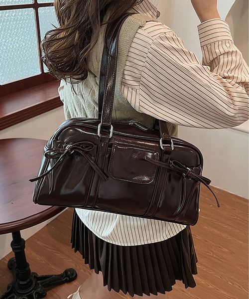 LA VORAGINE(ラ ヴォラジネ)の「外ポケットボストンバッグ(ボストンバッグ・レディース・ブラウン/シルバー/レッド/ブラック/アイボリー/モカ・FREE)」の1枚目の写真