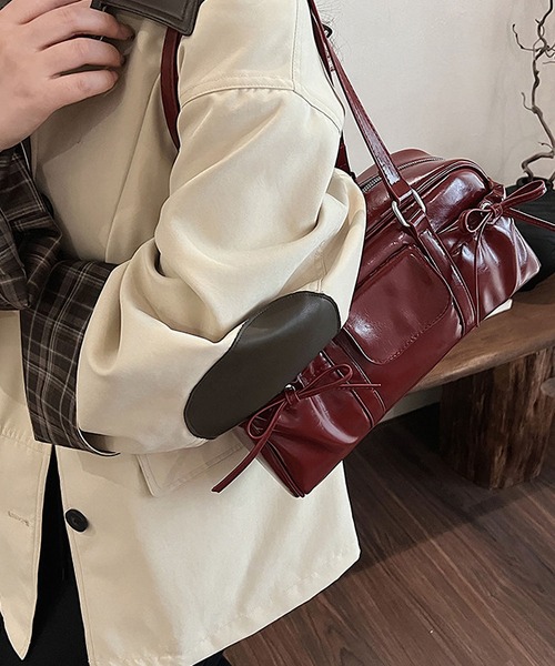 LA VORAGINE(ラ ヴォラジネ)の「外ポケットボストンバッグ(ボストンバッグ・レディース・ブラウン/シルバー/レッド/ブラック/アイボリー/モカ・FREE)」の14枚目の写真