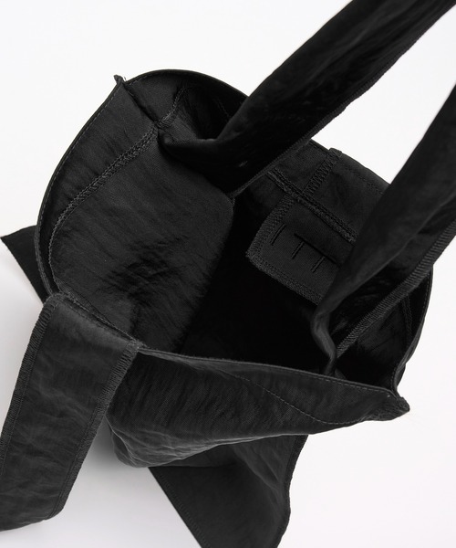 ITTI(イッチ)の「MARY INSIDE OUT TOTE - M / CERATO BRIGHT(トートバッグ・メンズ・ブラウン/ブラック/レッド/ダークグリーン・FREE)」の7枚目の写真