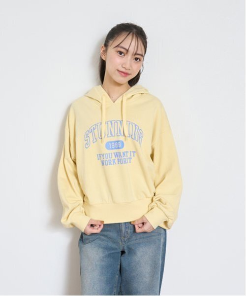 LOVETOXIC（ラブトキシック）の「【GOODPRICE】カレッジコンパクトプルパーカ（パーカー・キッズ・アイボリー/サックスブルー/チャコール/イエロー・M:150cm/L:160cm/S:140cm）」の4枚目の写真