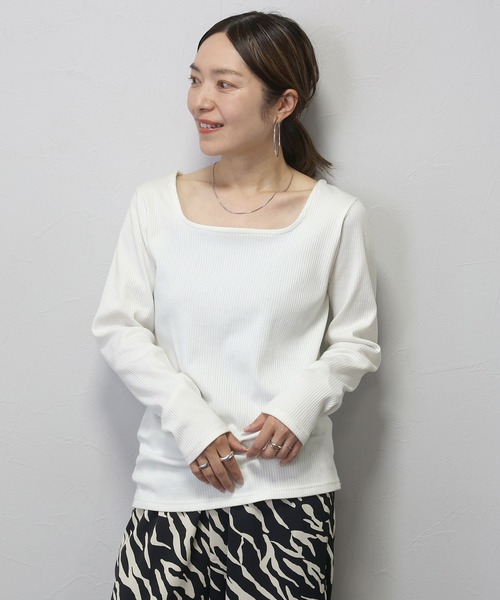 Aletta vita(アレッタビータ)の「スクエアネックリブカットソー(Tシャツ/カットソー・レディース・オフホワイト/ブラック/ベージュ・FREE)」の4枚目の写真